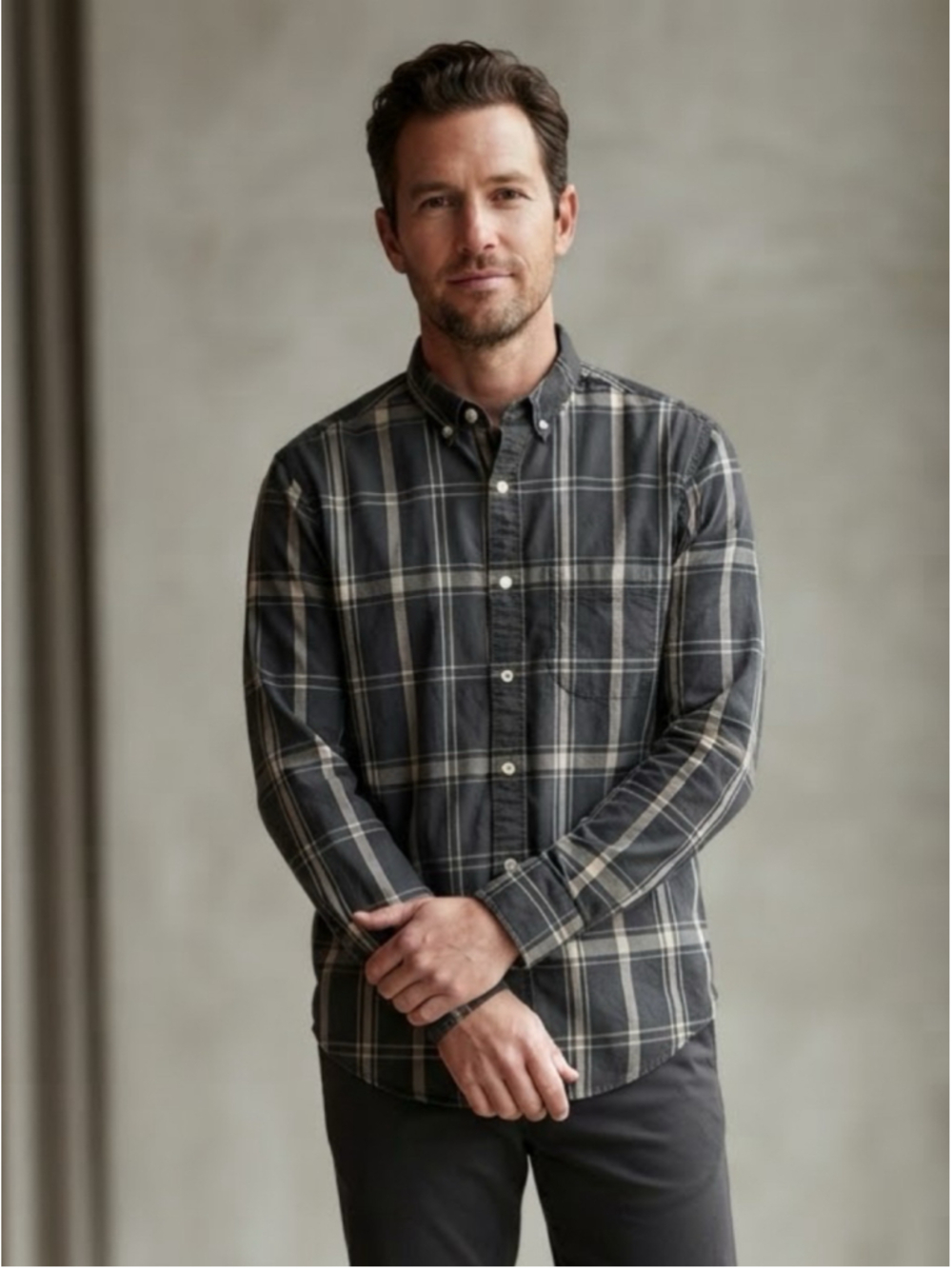 Old Navy long sleeve button down charcoal grey gray plaid mens size L Large EUC